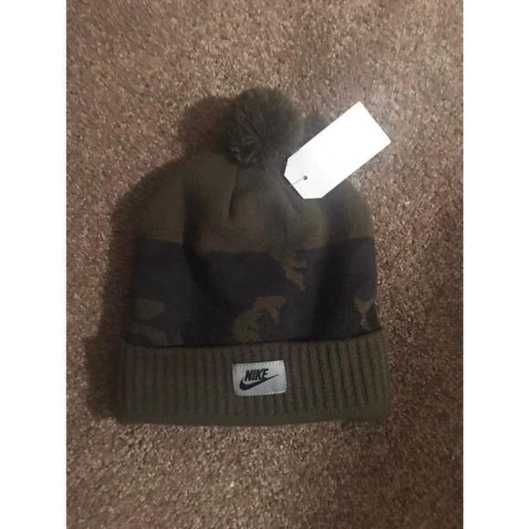 Nike Sportswear Camo Pom Beanie - Picture 2 of 7